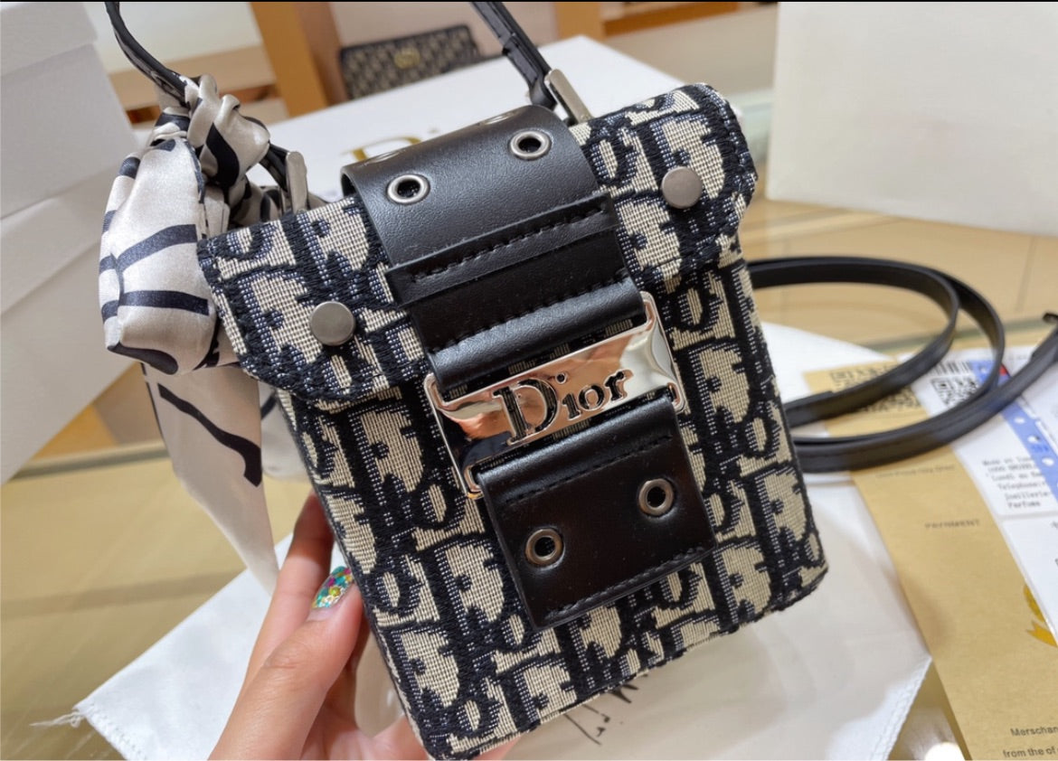 Woman Dior crossbody/shoulder bag
